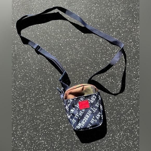 Hershel Supply Company Cruz Crossbody Shoulder Bag Camo and Navy - Picture 1 of 7